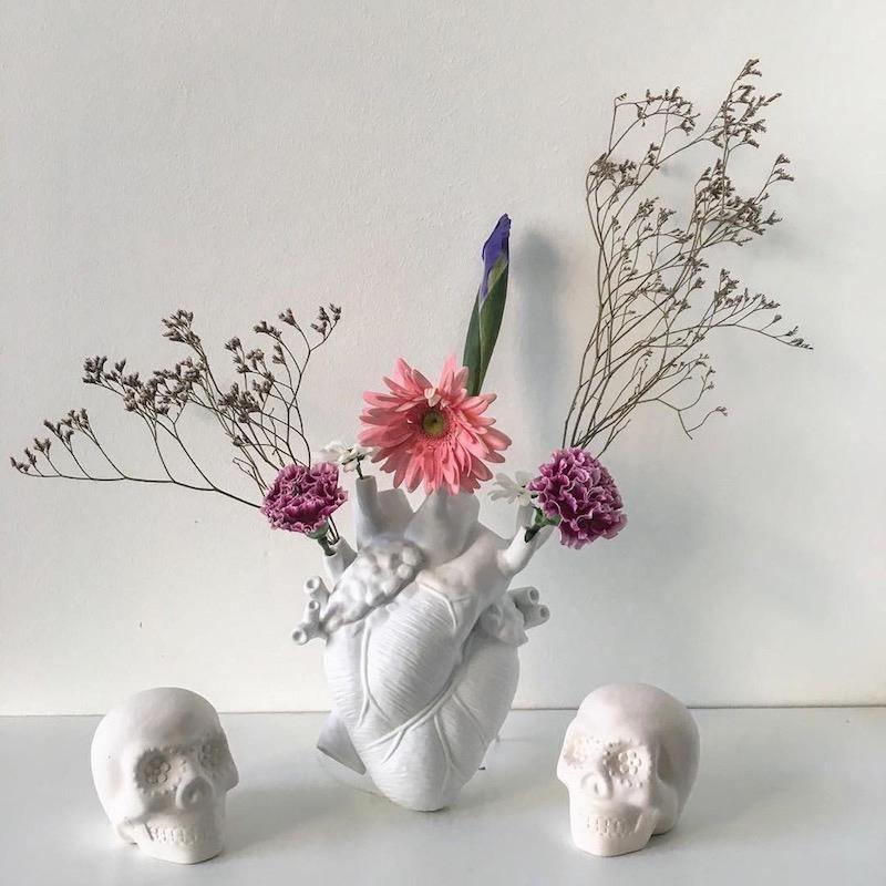 anatomical-heart-resin-vase-for-dried-flowers-img1.jpg