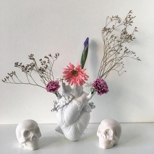anatomical-heart-resin-vase-for-dried-flowers-img1.jpg