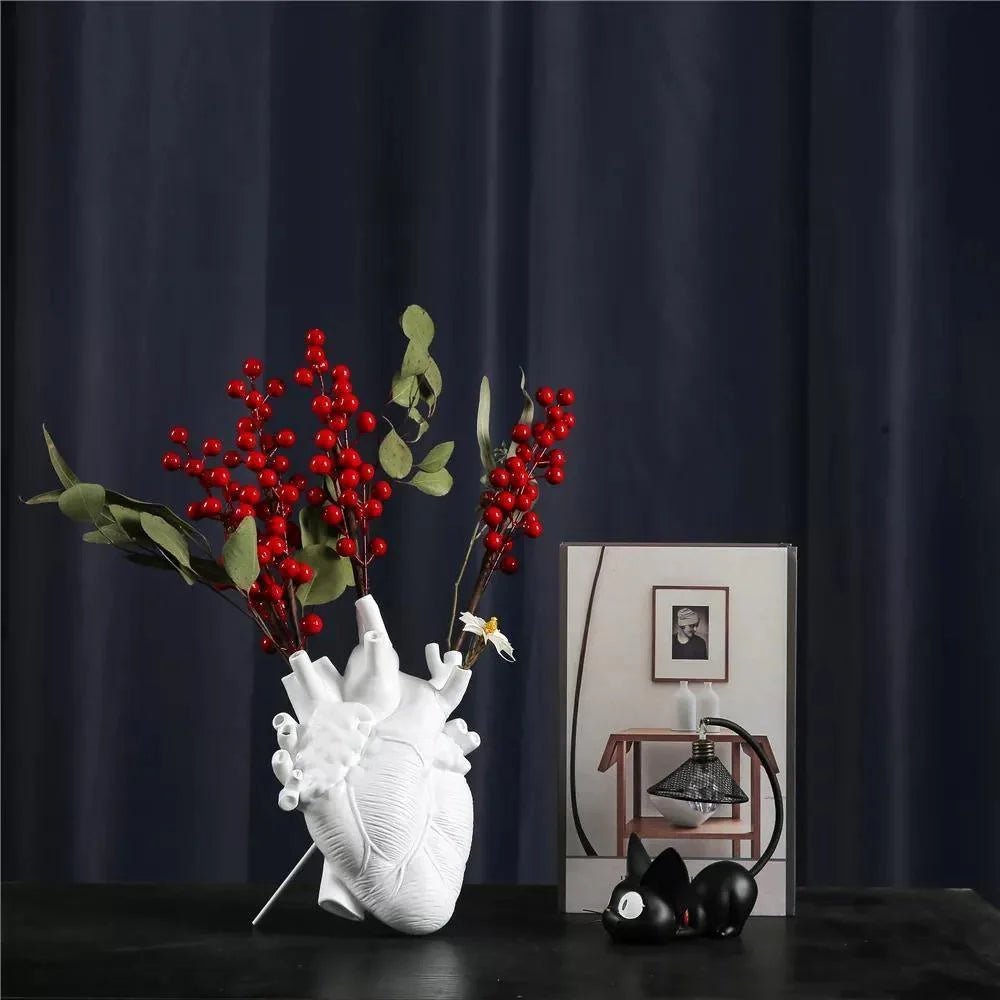 anatomical-heart-resin-vase-for-dried-flowers-img10.webp