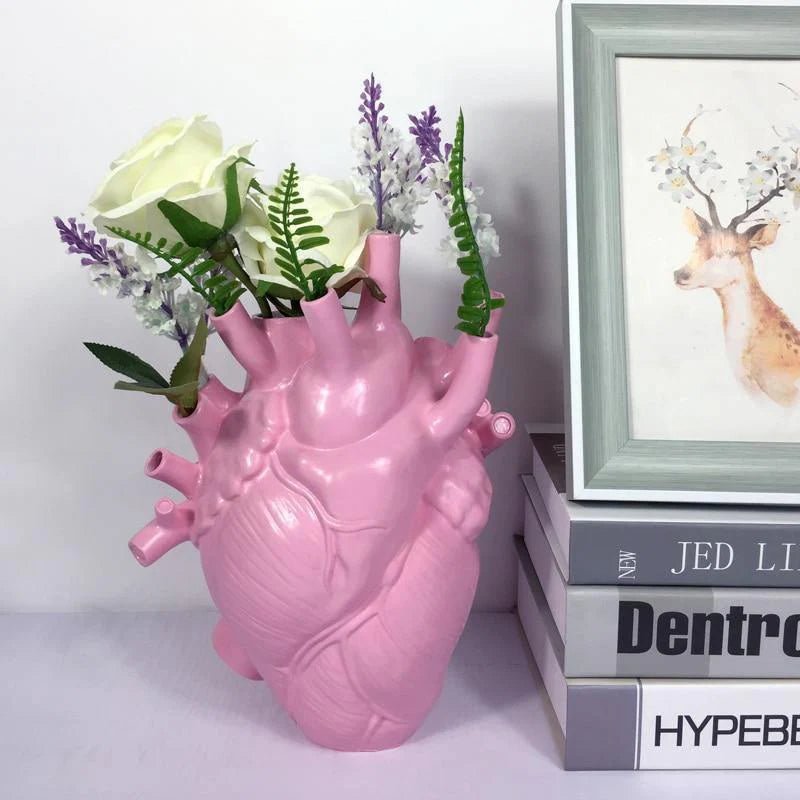 anatomical-heart-resin-vase-for-dried-flowers-img16.webp