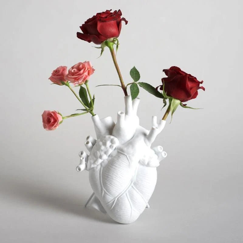 anatomical-heart-resin-vase-for-dried-flowers-img17.webp