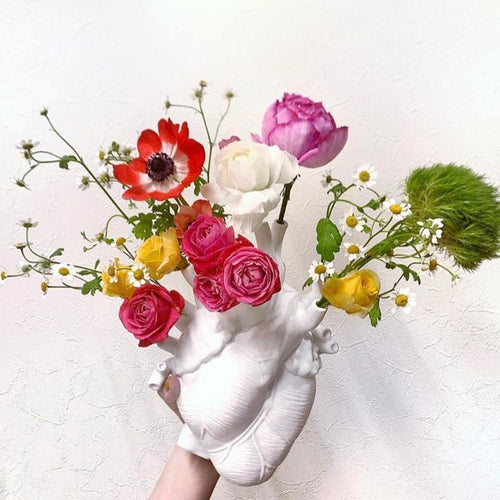 anatomical-heart-resin-vase-for-dried-flowers-img2.jpg