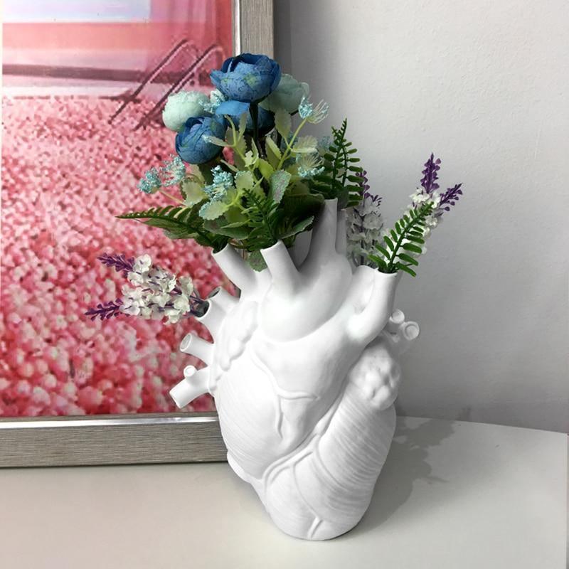 anatomical-heart-resin-vase-for-dried-flowers-img3.jpg