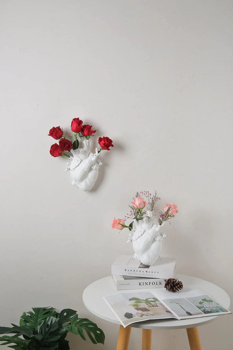 anatomical-heart-resin-vase-for-dried-flowers-img5.webp