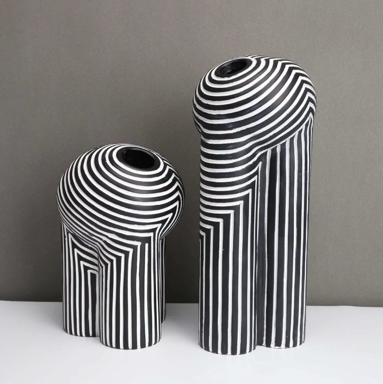 black-white-striped-vase-set-with-bold-monochrome-elegance-img2.png