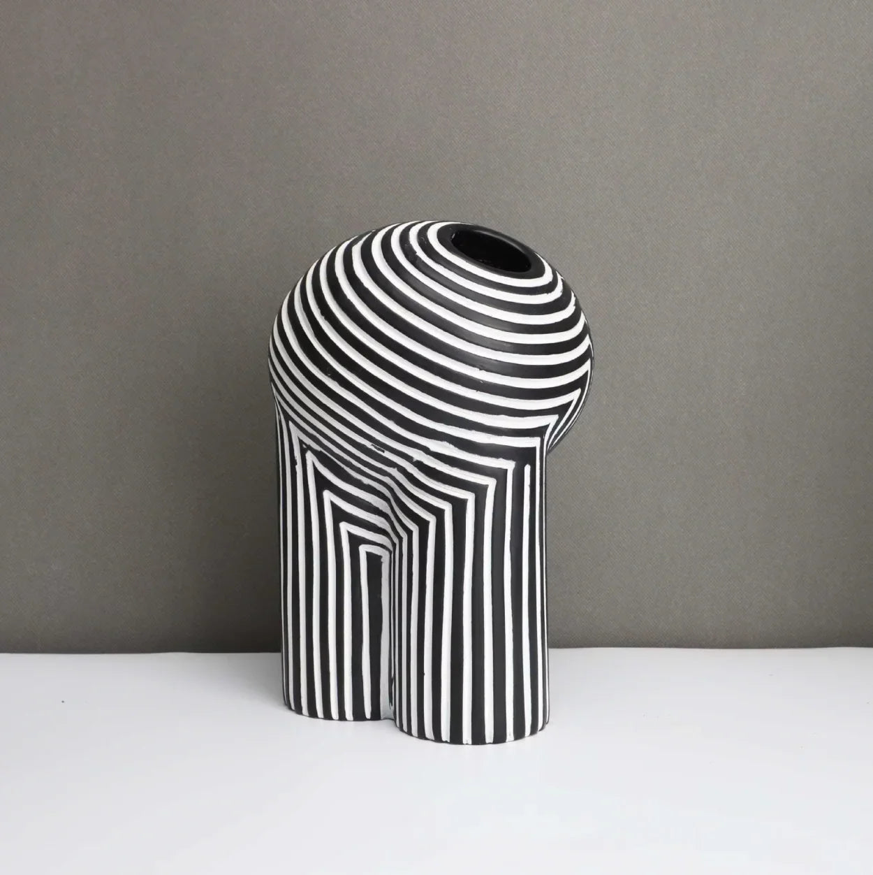 black-white-striped-vase-set-with-bold-monochrome-elegance-img3.png