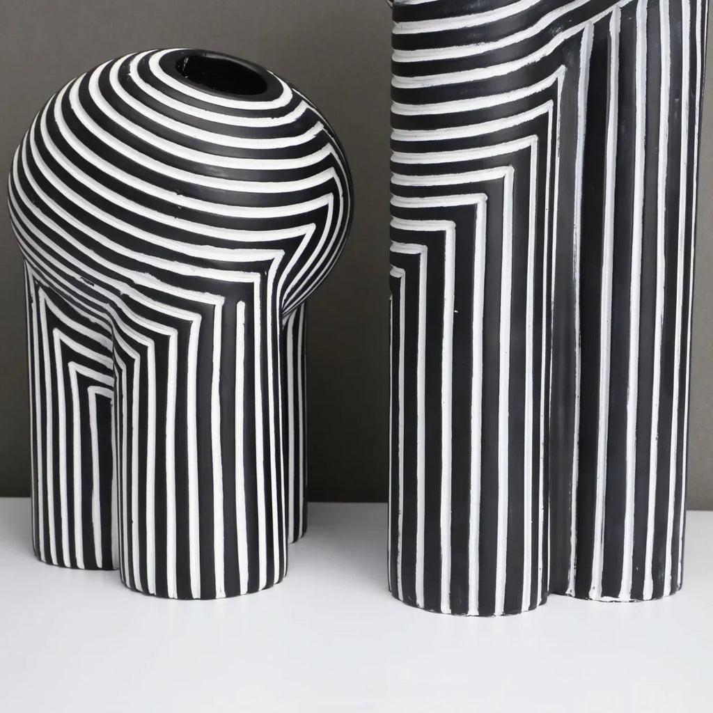 black-white-striped-vase-set-with-bold-monochrome-elegance-img4.png