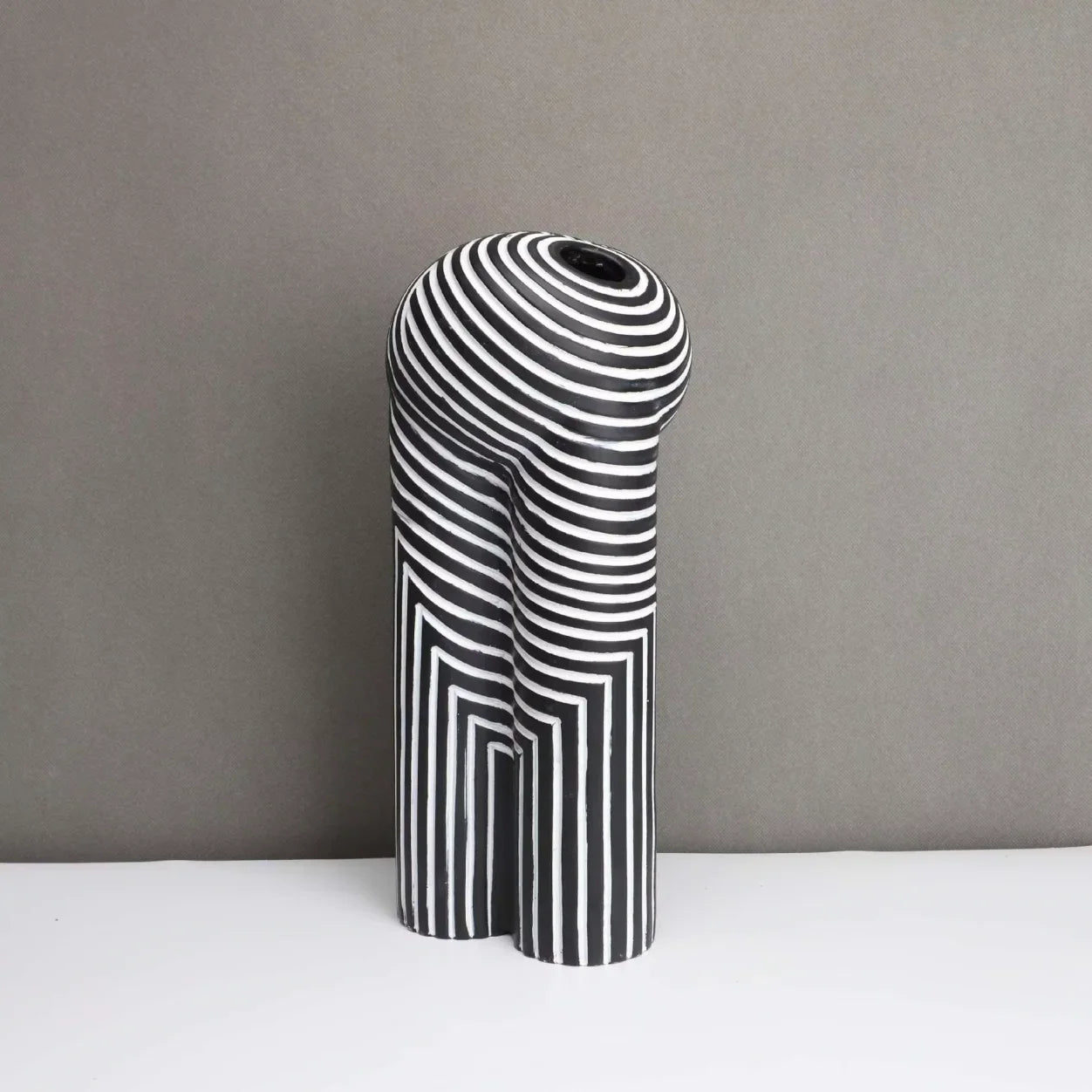 black-white-striped-vase-set-with-bold-monochrome-elegance-img6.png