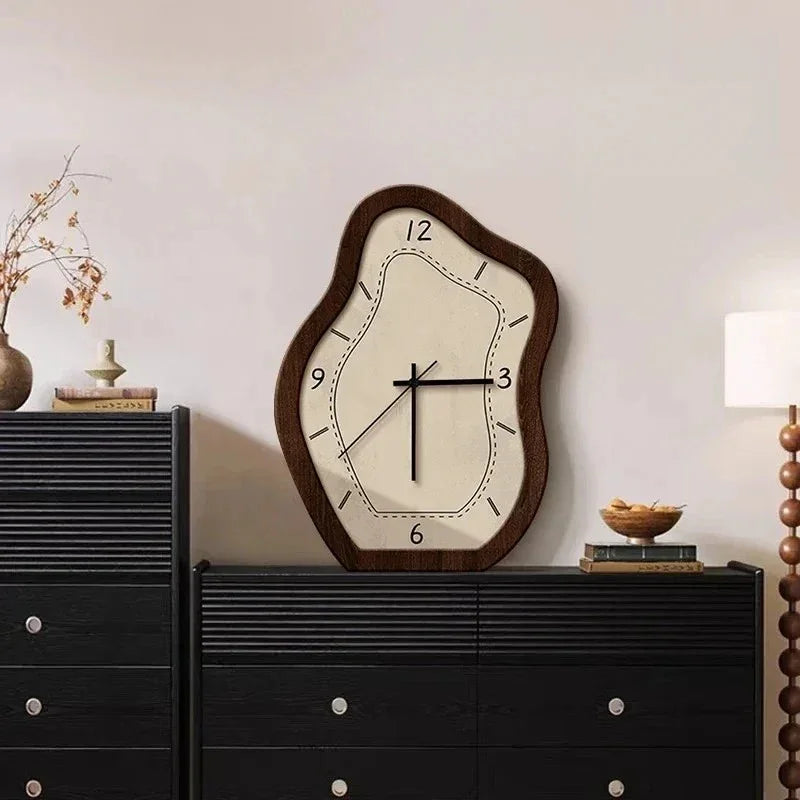 carved-pendulum-wall-clock-with-vintage-elegance-img1.jpg
