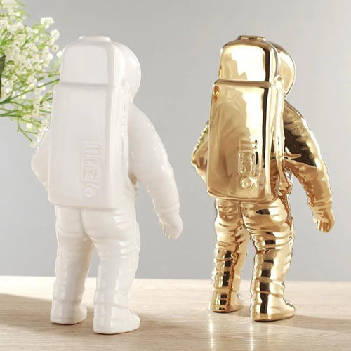 ceramic-astronaut-vase-with-cosmic-charm-img2.webp