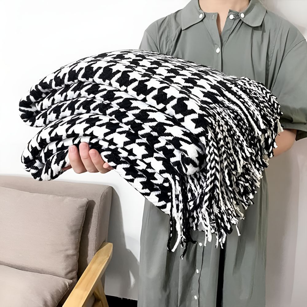 classic-houndstooth-tasselled-wool-throw-blanket-img1.jpg