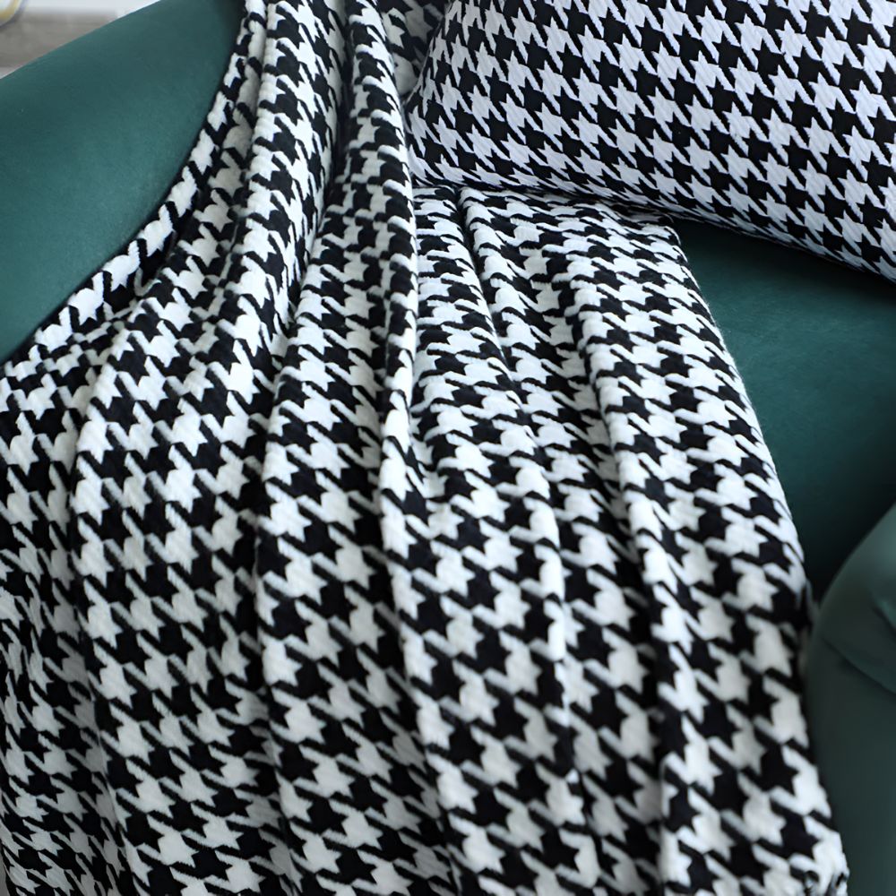classic-houndstooth-tasselled-wool-throw-blanket-img4.jpg