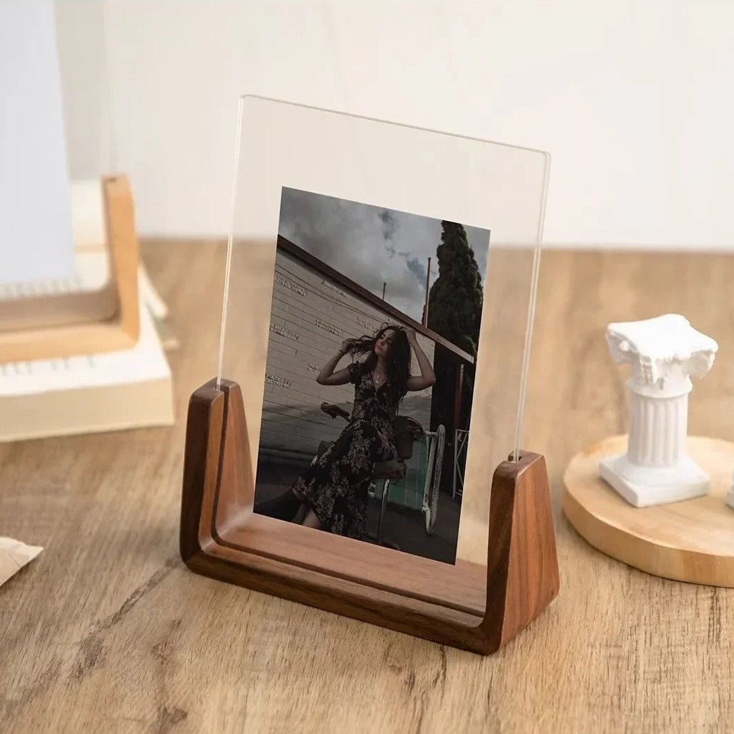 clear-acrylic-desk-photo-frame-with-modern-minimalist-design-img3.jpg