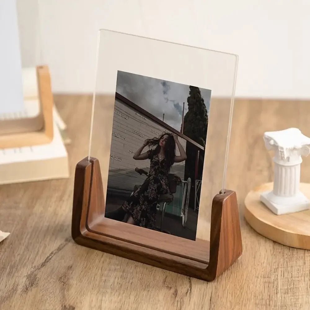 clear-acrylic-desk-photo-frame-with-modern-minimalist-design-img9.webp