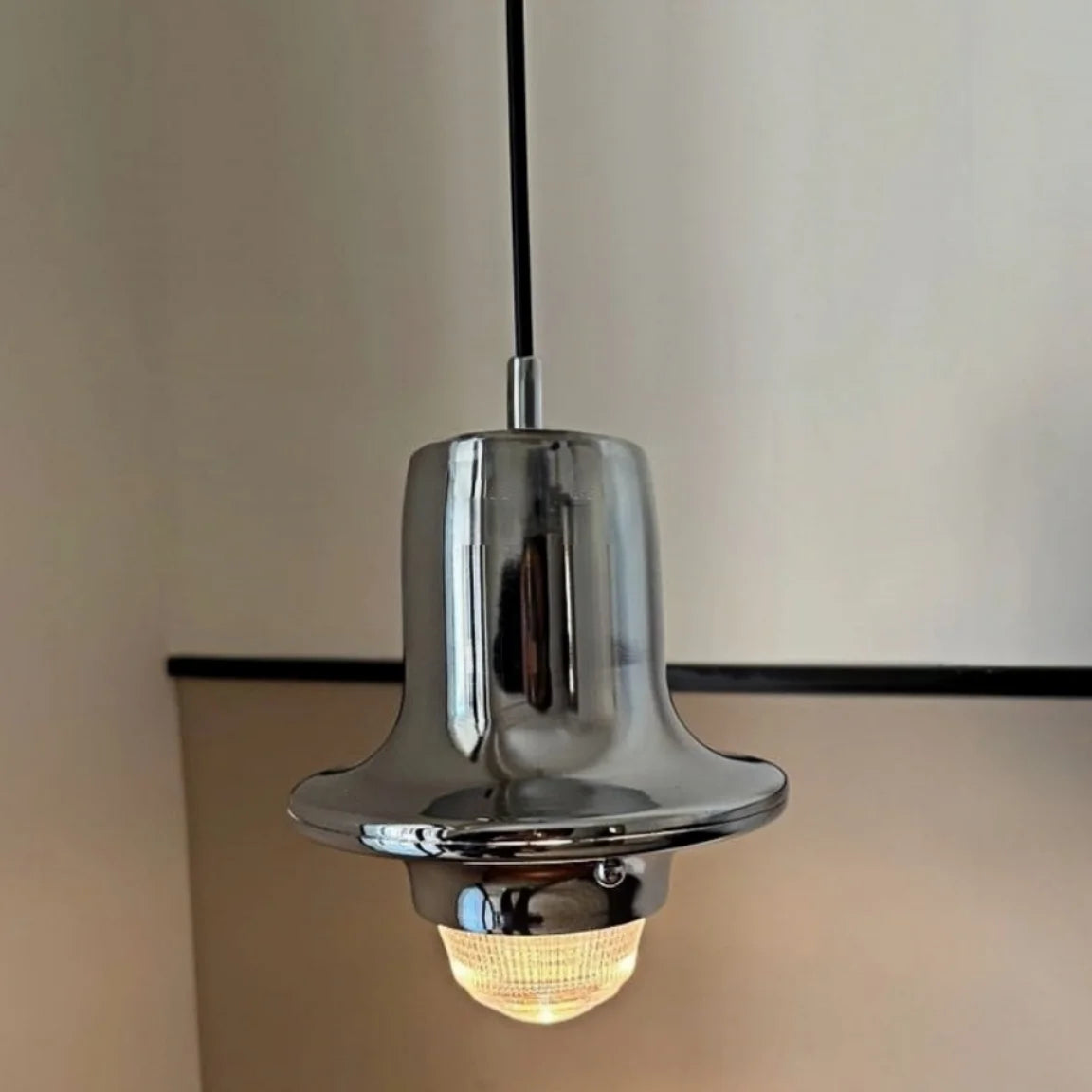 contemporary-metal-pendant-light-with-bauhaus-geometric-design-img6.webp