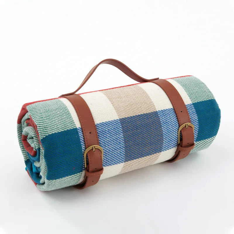 foldable-checkered-picnic-blanket-with-carrying-strap-img11.webp