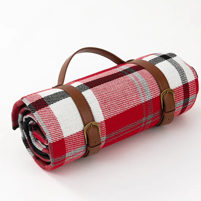 foldable-checkered-picnic-blanket-with-carrying-strap-img2.webp