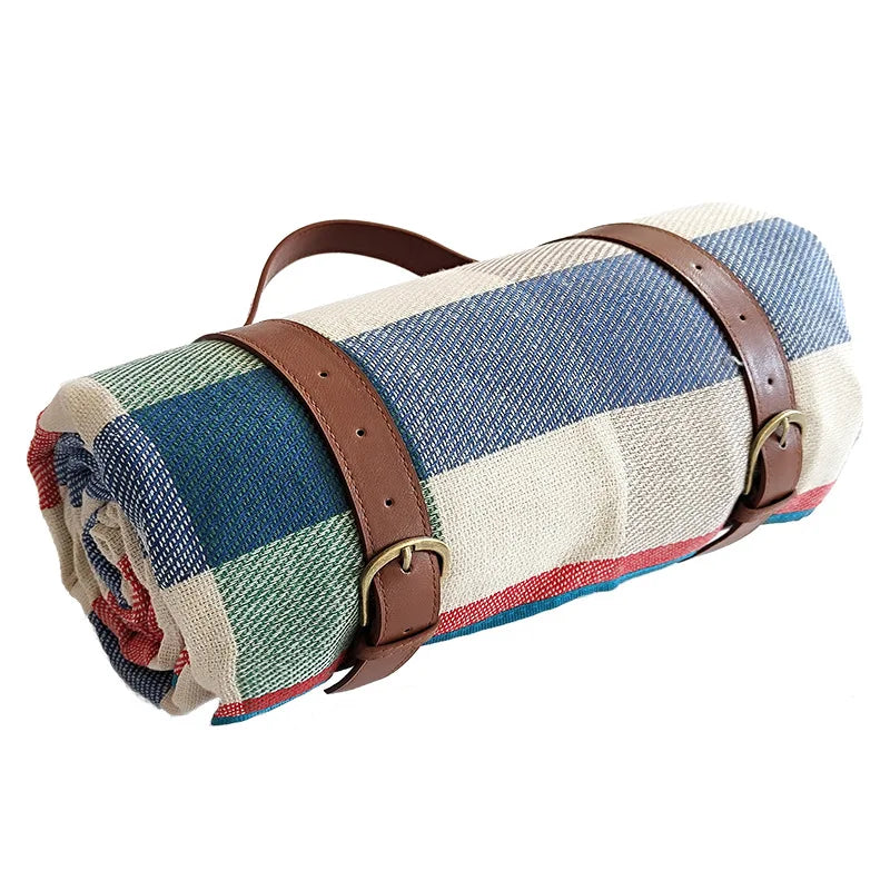 foldable-checkered-picnic-blanket-with-carrying-strap-img3.webp