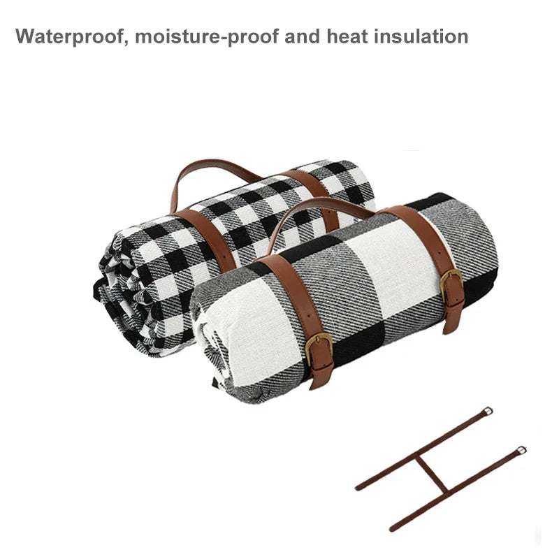 foldable-checkered-picnic-blanket-with-carrying-strap-img4.webp