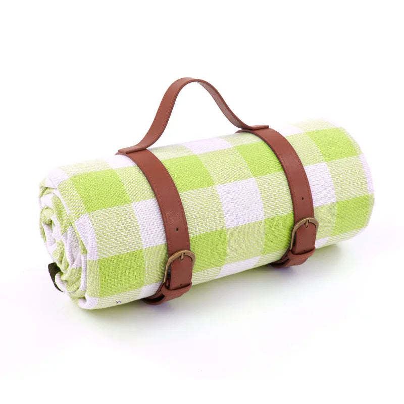 foldable-checkered-picnic-blanket-with-carrying-strap-img8.webp