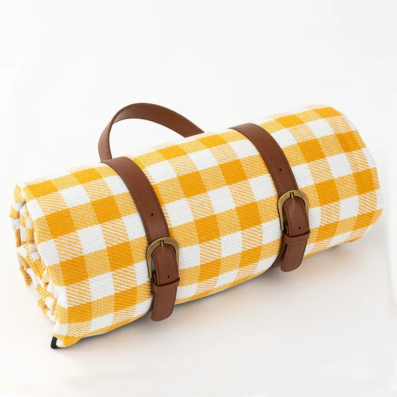 foldable-checkered-picnic-blanket-with-carrying-strap-img9.webp