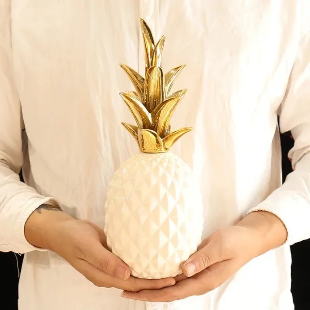glossy-gold-pineapple-sculpture-with-tropical-elegance-img1.webp
