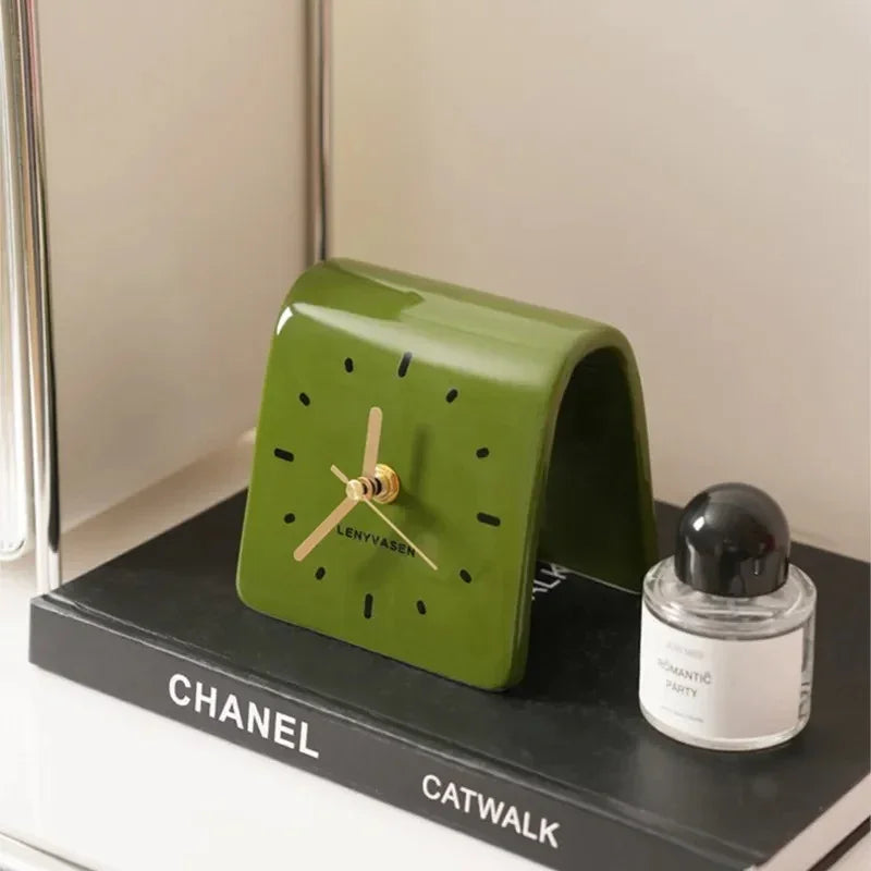 handcrafted-ceramic-desk-clock-with-minimalist-elegance-img1.jpg