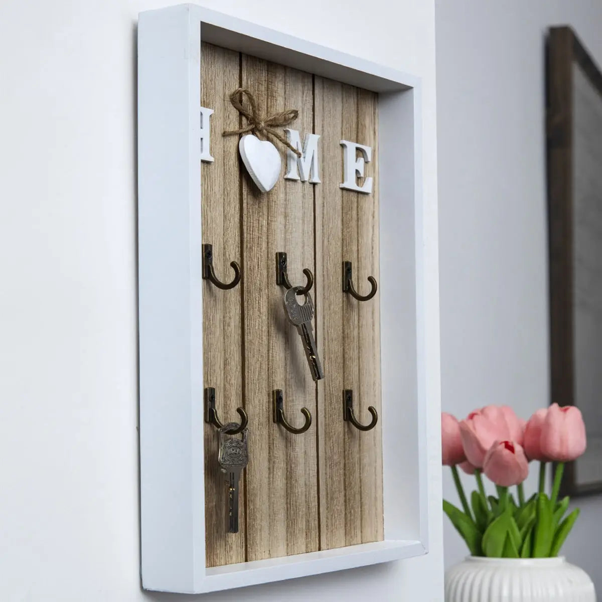 handcrafted-wooden-key-holder-with-warm-minimalist-charm-img2.webp