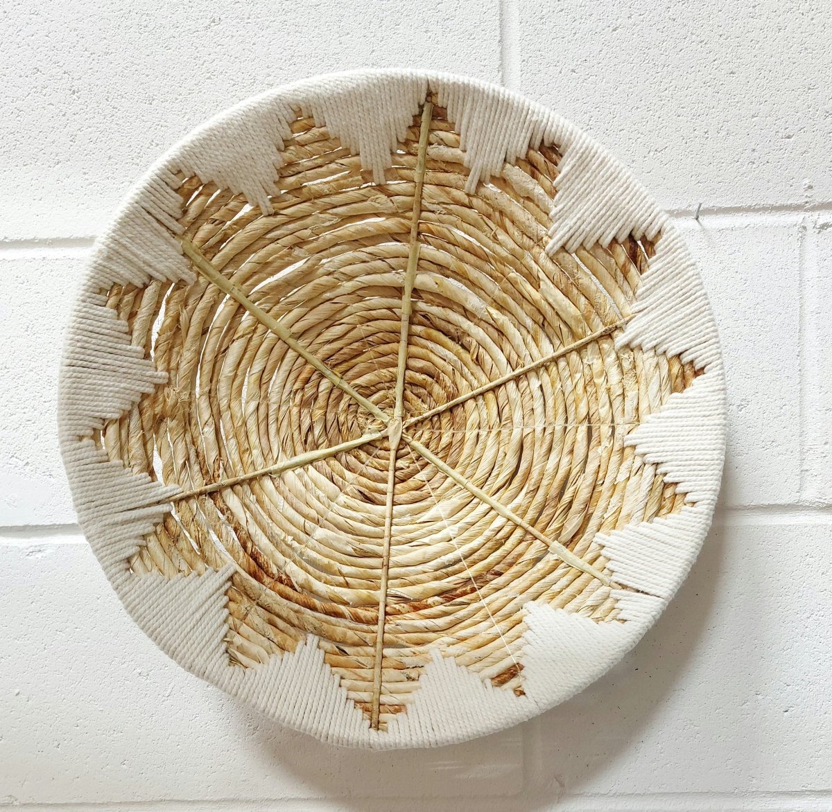handwoven-seagrass-wall-basket-with-tribal-pattern-img2.jpg