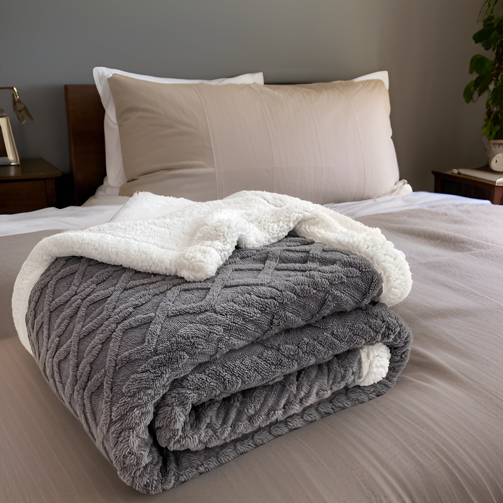 luxe-double-sided-fleece-blanket-for-ultimate-winter-comfort-img11.jpg