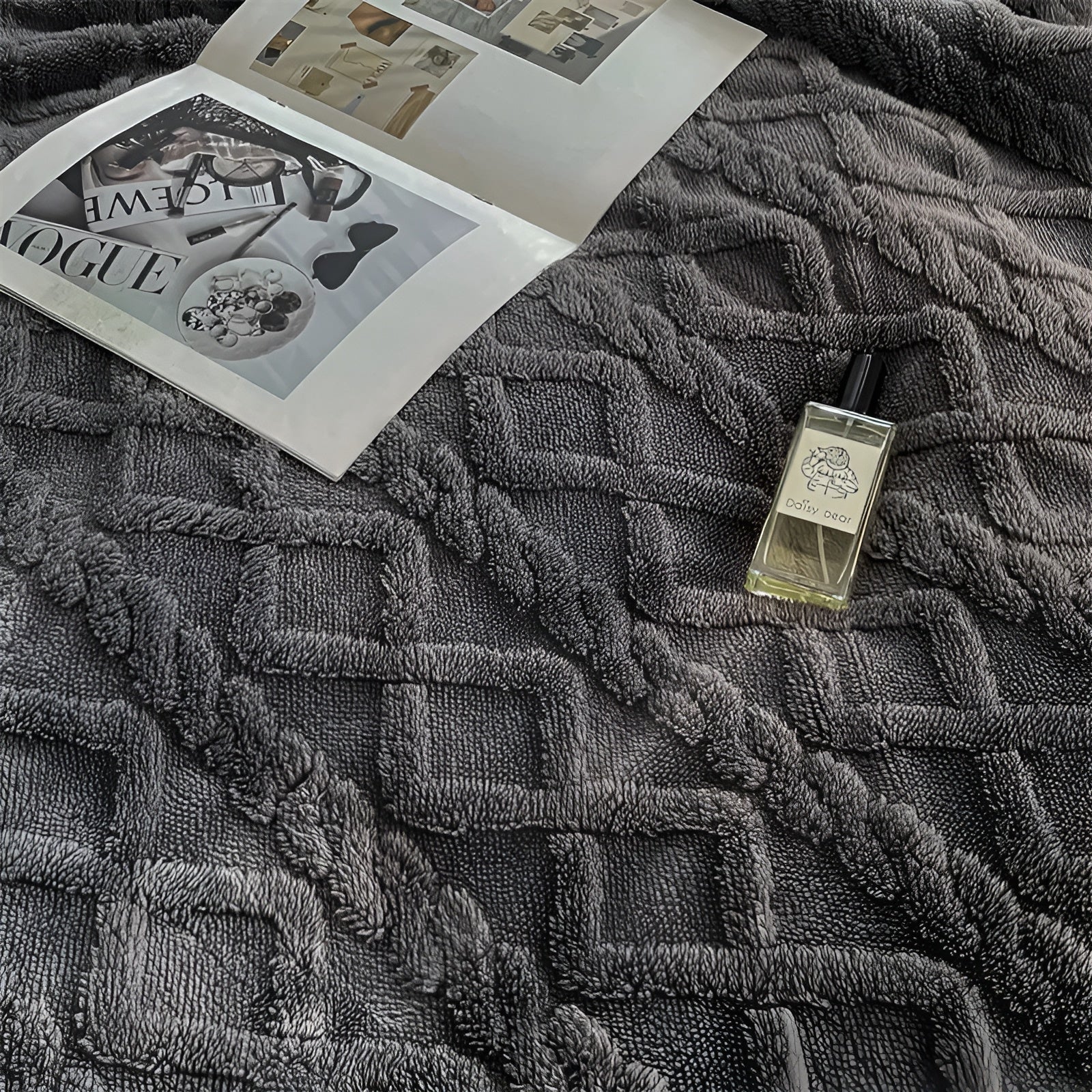 luxe-double-sided-fleece-blanket-for-ultimate-winter-comfort-img2.jpg