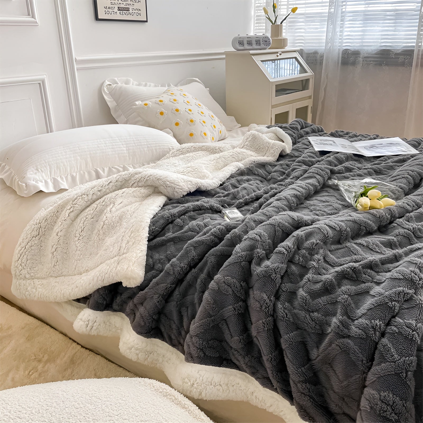 luxe-double-sided-fleece-blanket-for-ultimate-winter-comfort-img3.jpg