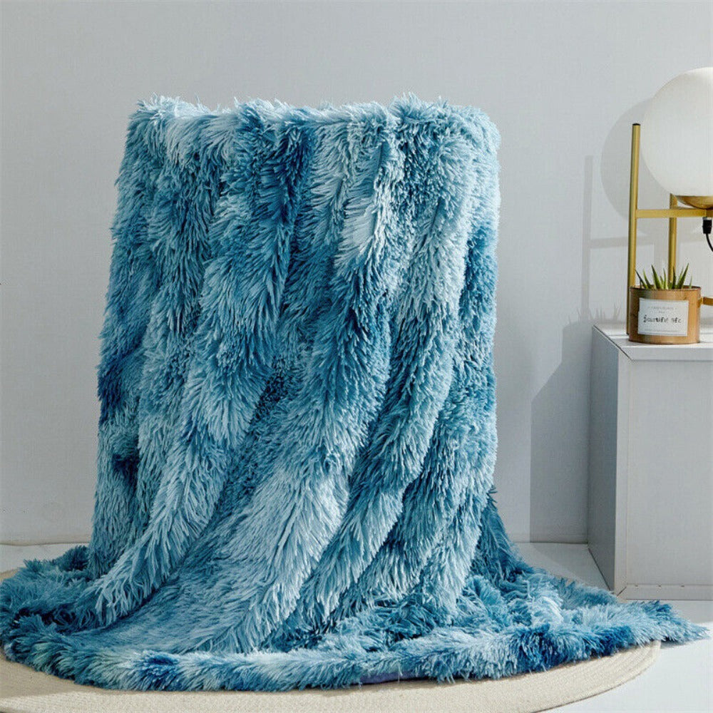 luxe-faux-fur-fleece-throw-blanket-with-velvety-softness-img2.jpg