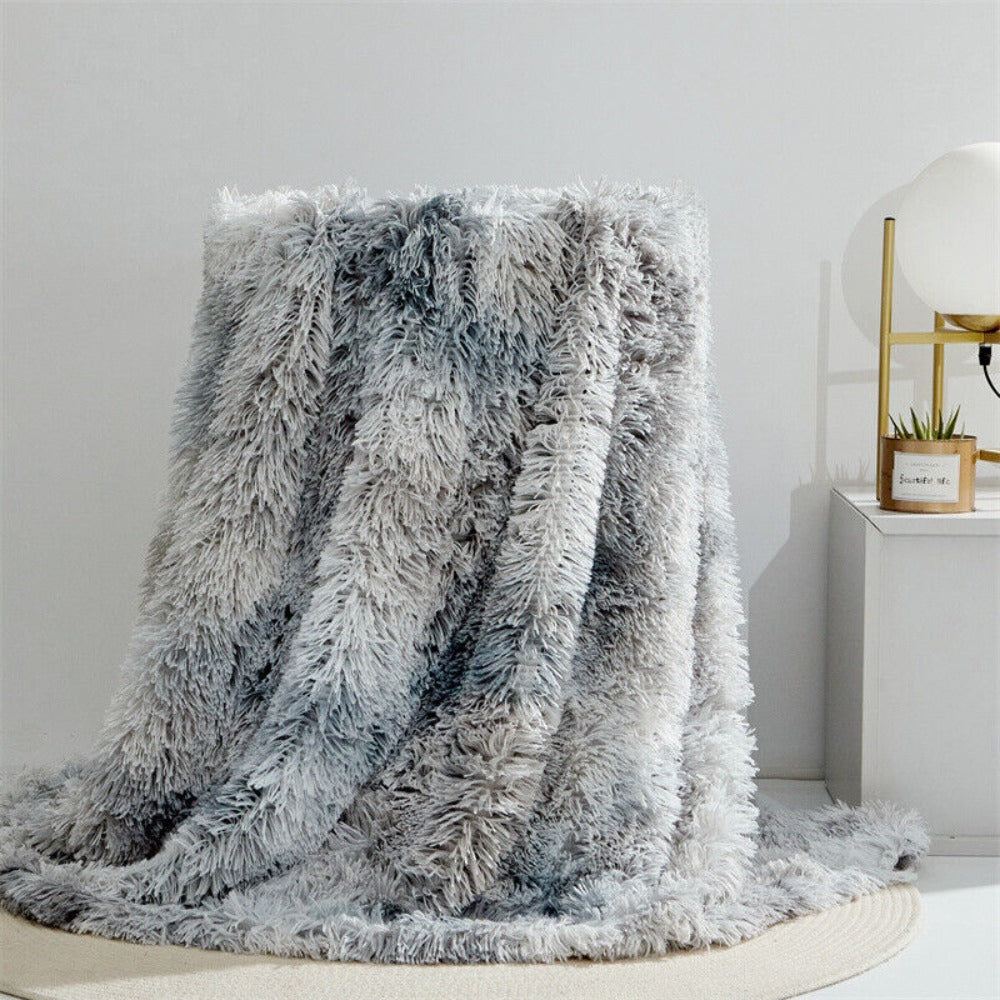 luxe-faux-fur-fleece-throw-blanket-with-velvety-softness-img3.jpg