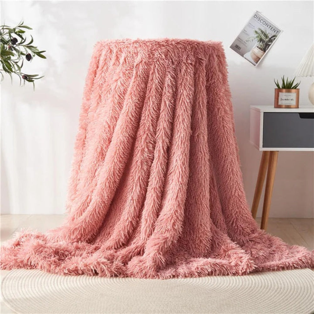 luxe-faux-fur-fleece-throw-blanket-with-velvety-softness-img5.jpg