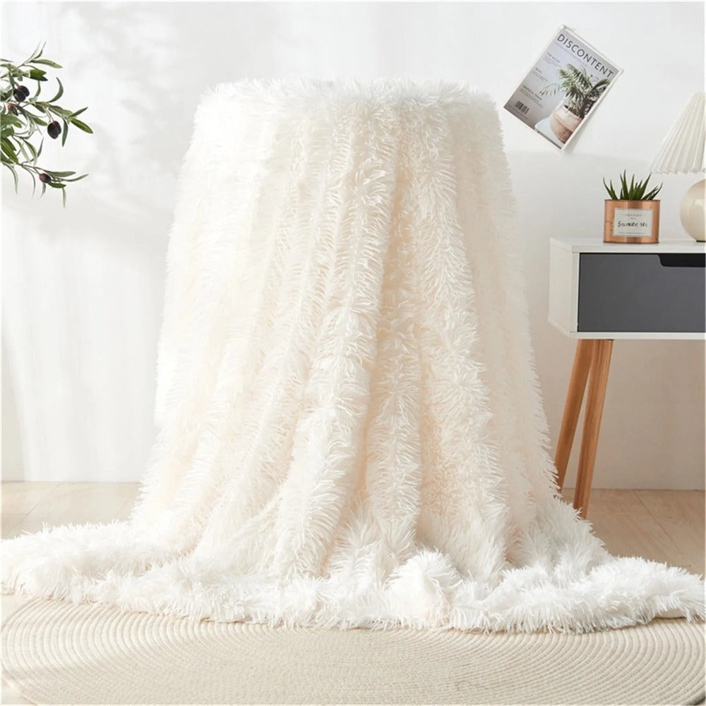 luxe-faux-fur-fleece-throw-blanket-with-velvety-softness-img6.jpg