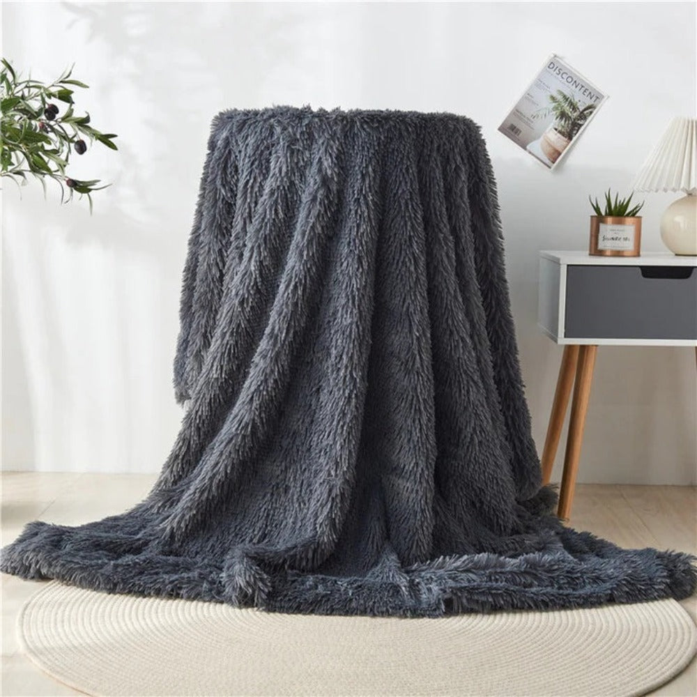 luxe-faux-fur-fleece-throw-blanket-with-velvety-softness-img7.jpg
