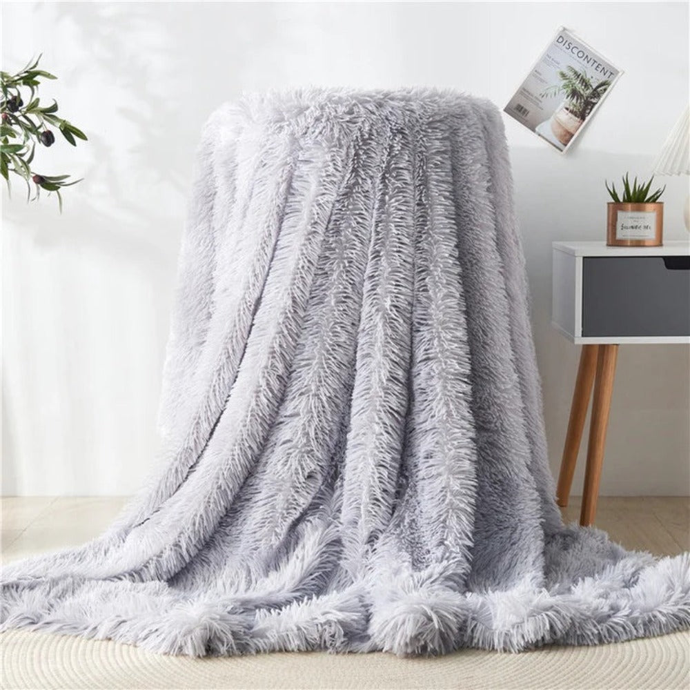 luxe-faux-fur-fleece-throw-blanket-with-velvety-softness-img8.jpg