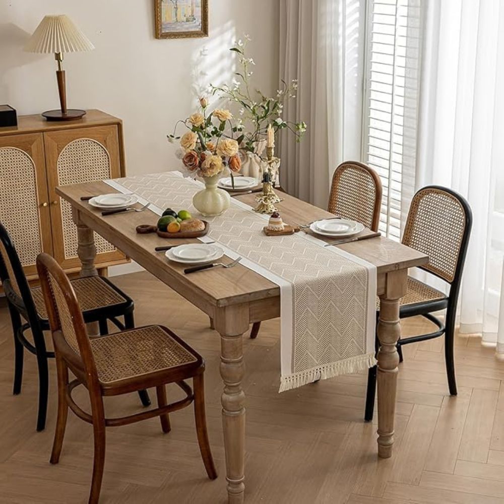luxe-woven-table-runner-with-zigzag-pattern-heat-scratch-protection-img1.jpg