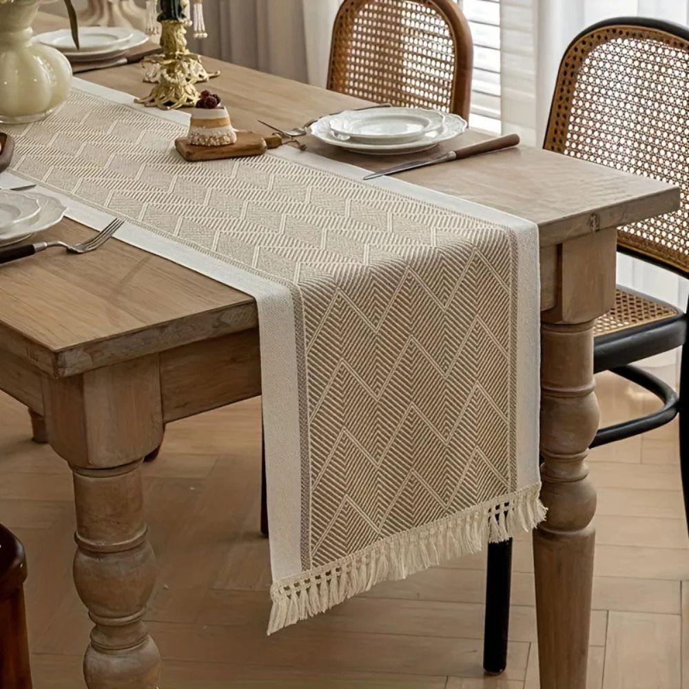 luxe-woven-table-runner-with-zigzag-pattern-heat-scratch-protection-img10.jpg