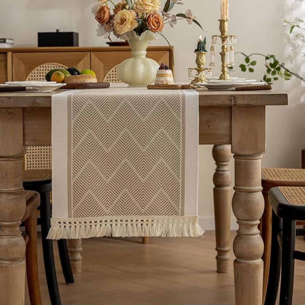 luxe-woven-table-runner-with-zigzag-pattern-heat-scratch-protection-img2.jpg