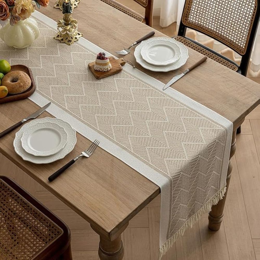 luxe-woven-table-runner-with-zigzag-pattern-heat-scratch-protection-img3.jpg