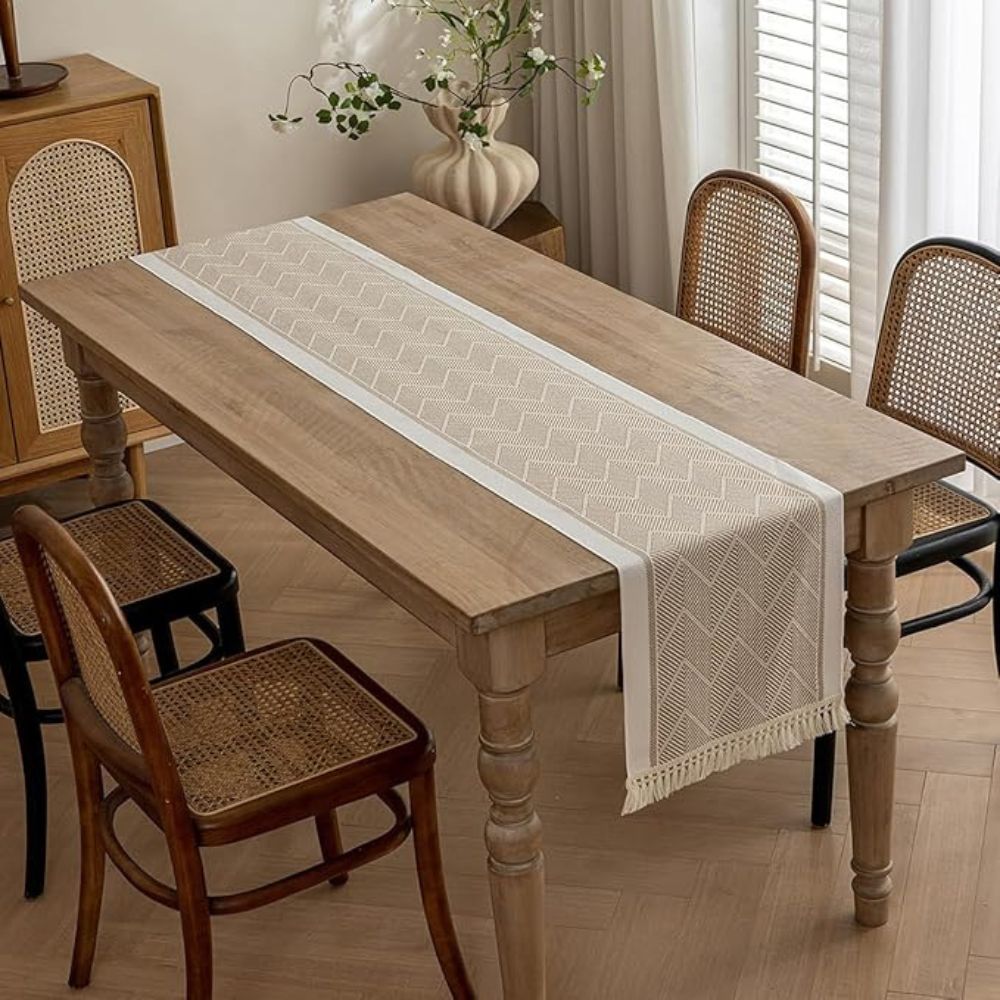 luxe-woven-table-runner-with-zigzag-pattern-heat-scratch-protection-img4.jpg
