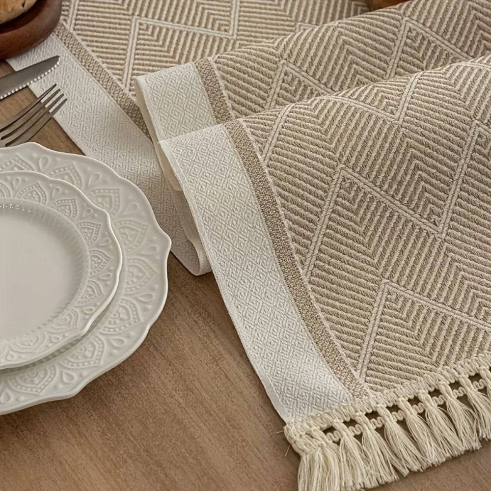 luxe-woven-table-runner-with-zigzag-pattern-heat-scratch-protection-img5.jpg