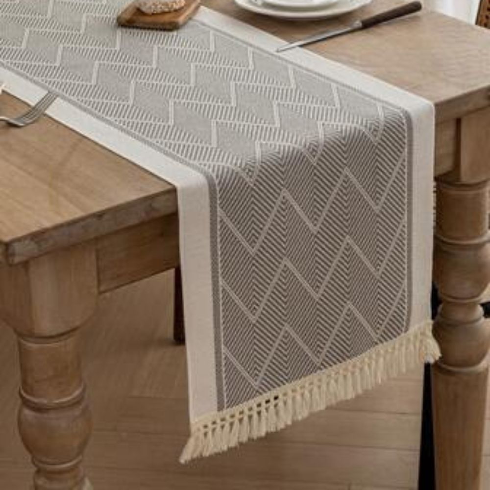 luxe-woven-table-runner-with-zigzag-pattern-heat-scratch-protection-img6.jpg