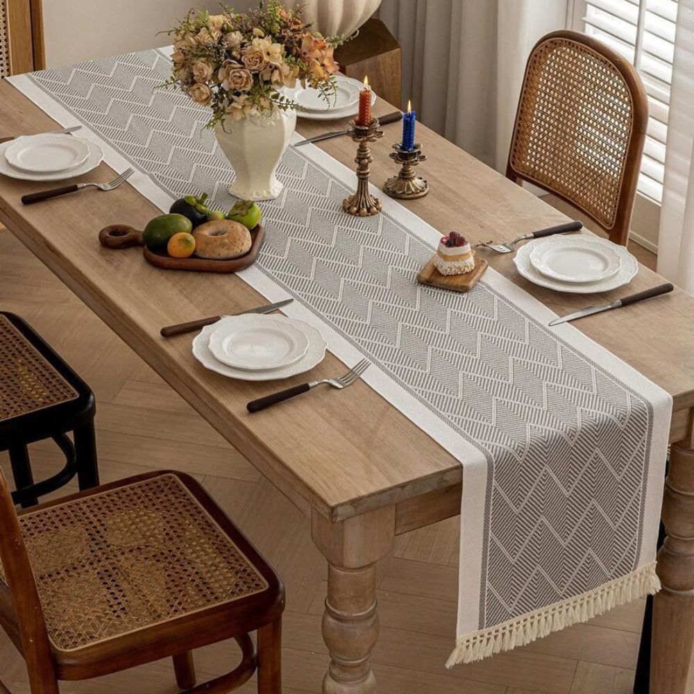 luxe-woven-table-runner-with-zigzag-pattern-heat-scratch-protection-img9.jpg