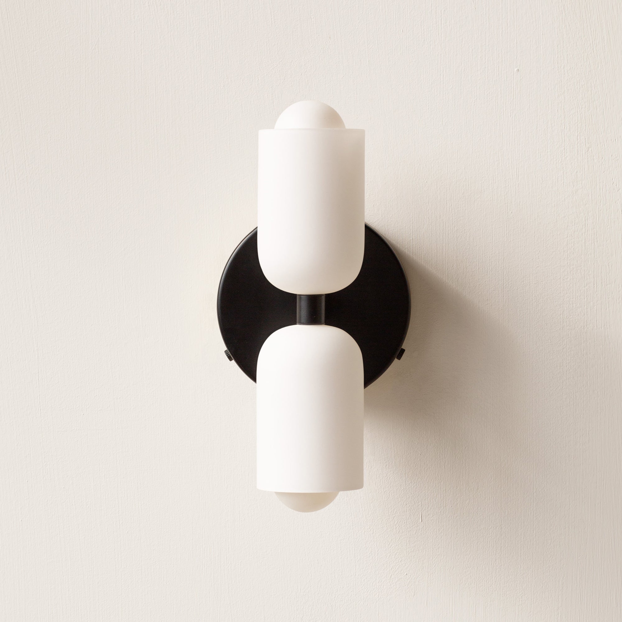 modern-acrylic-wall-sconce-with-up-down-light-effect-img11.jpg