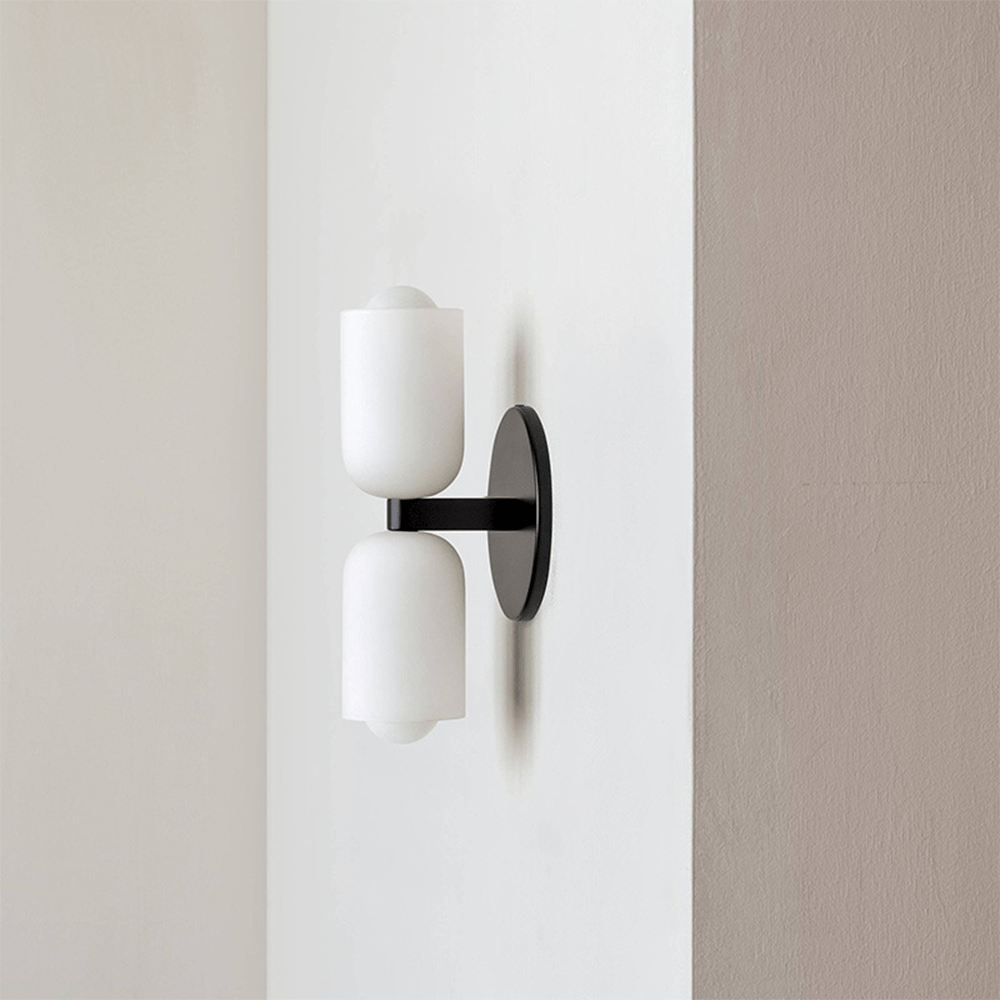modern-acrylic-wall-sconce-with-up-down-light-effect-img12.png
