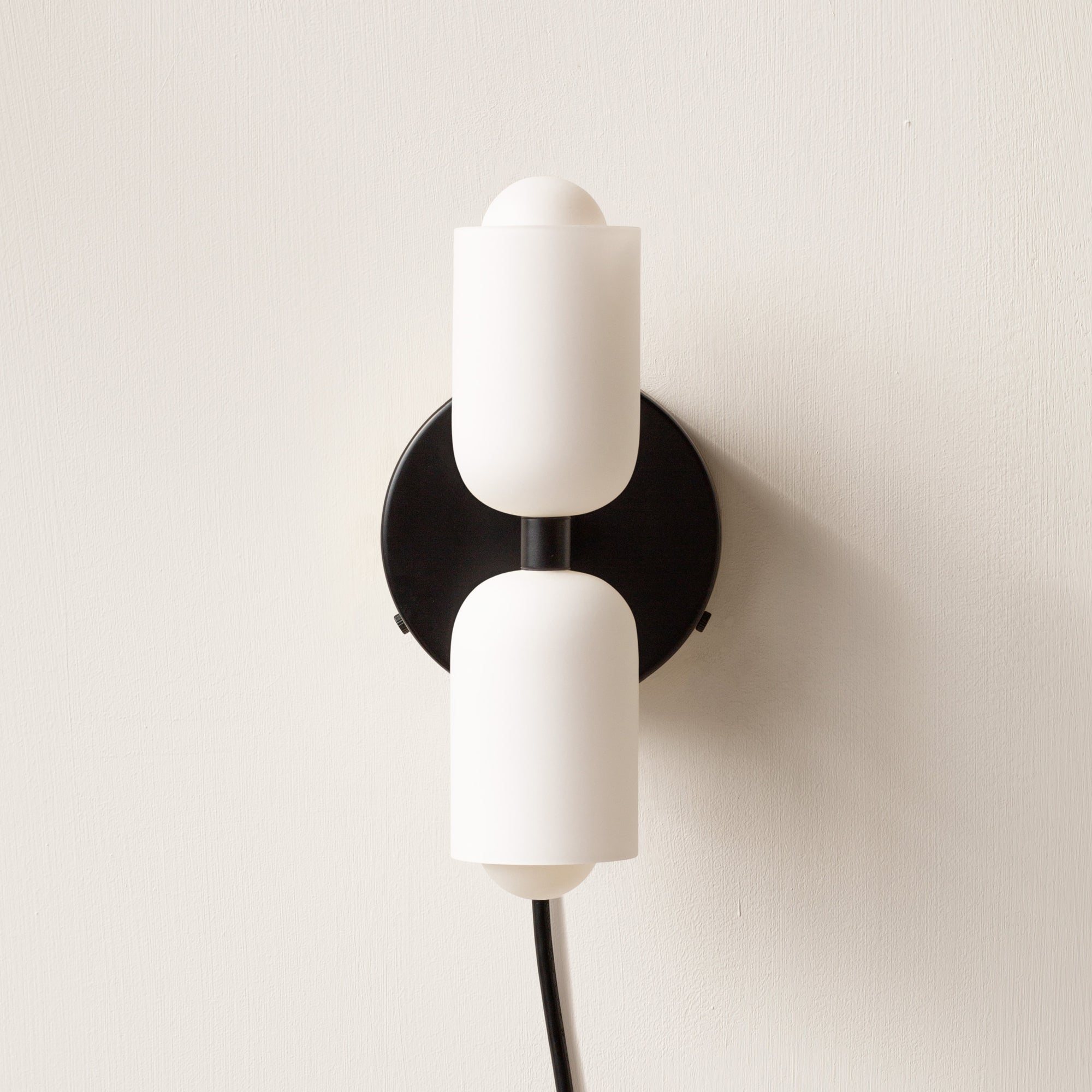 modern-acrylic-wall-sconce-with-up-down-light-effect-img13.jpg