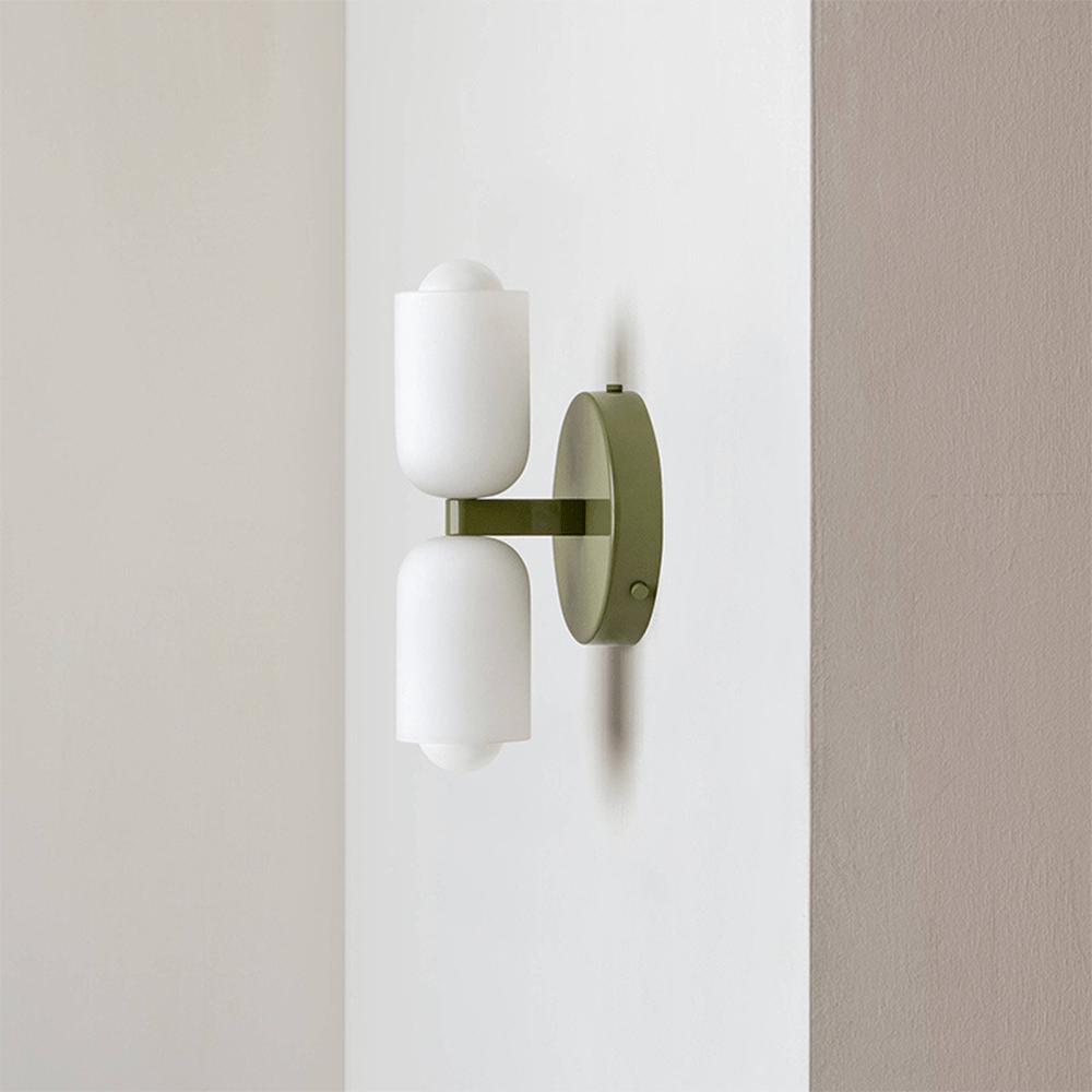 modern-acrylic-wall-sconce-with-up-down-light-effect-img7.png